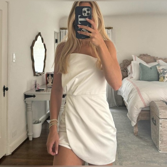 NWT Superdown Sasha Mini White Dress Large - Picture 9 of 9